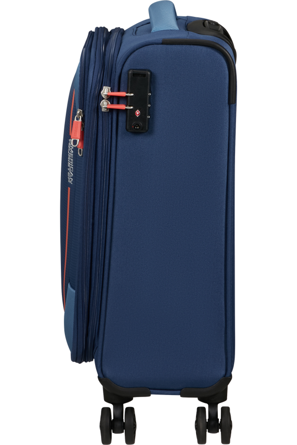 Maleta American Tourister Pulsonic fabricada con materiales resistentes  para todo tipo de viajes. La maleta American Tourister Pulsonic está  equipada con 4 ruedas dobles, candado de combinación y extensible para  ganar volumen.